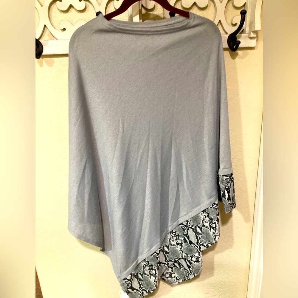 Poncho light grey sweater with snakeskin fabric trim new